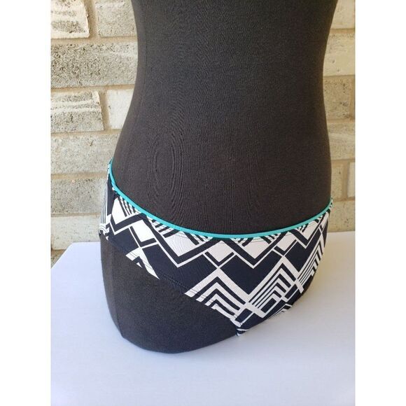 Women's Bikini Swimwear Black White Geometric Print Size 6 NWOT - Picture 7 of 8